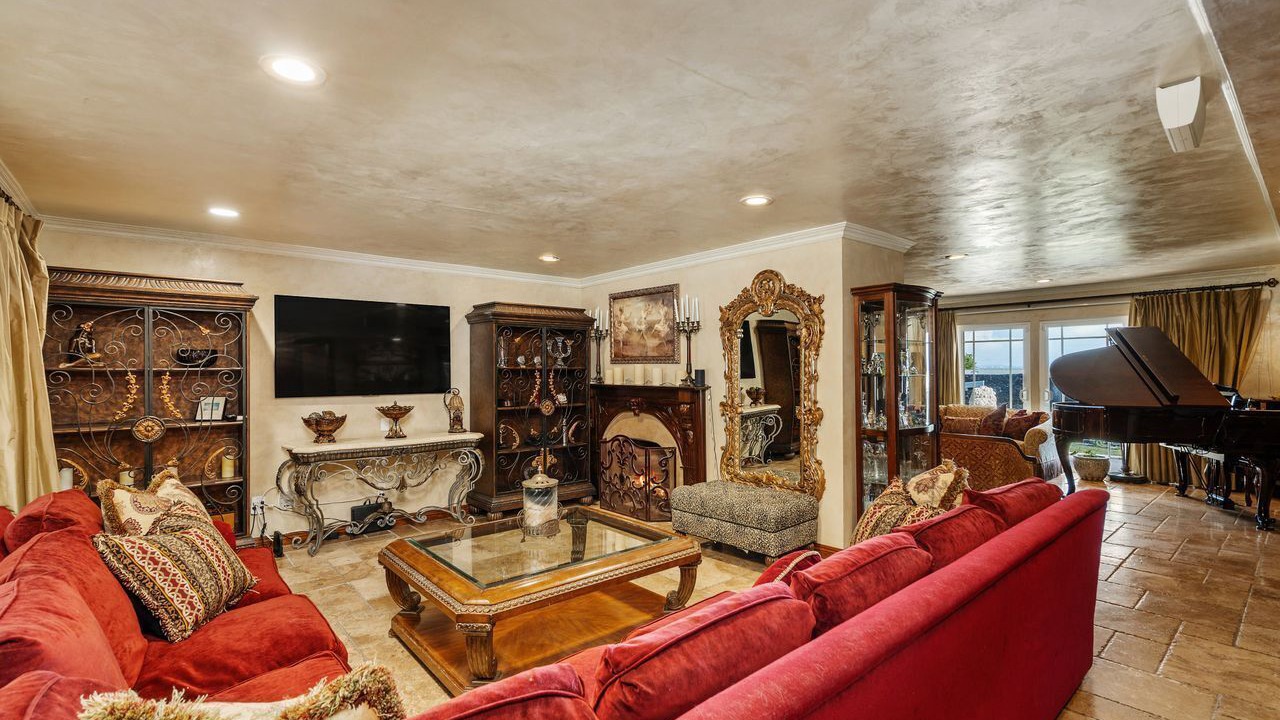 Photo of Livingroom in Los Angeles County