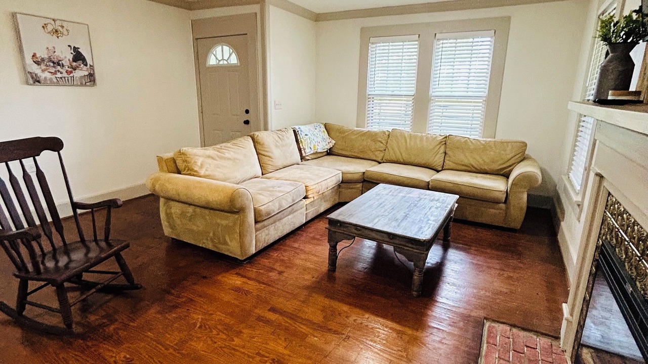 Photo of Livingroom in Lawrence