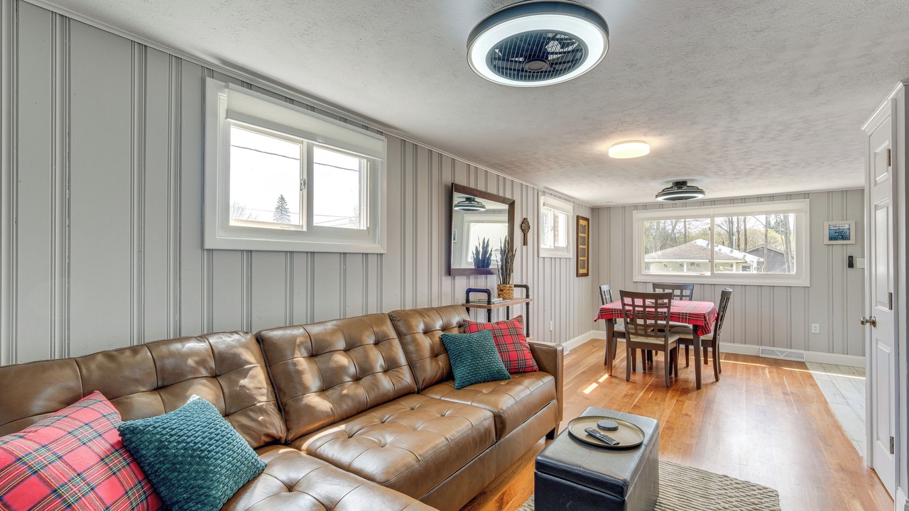 Photo of Livingroom in Edinboro