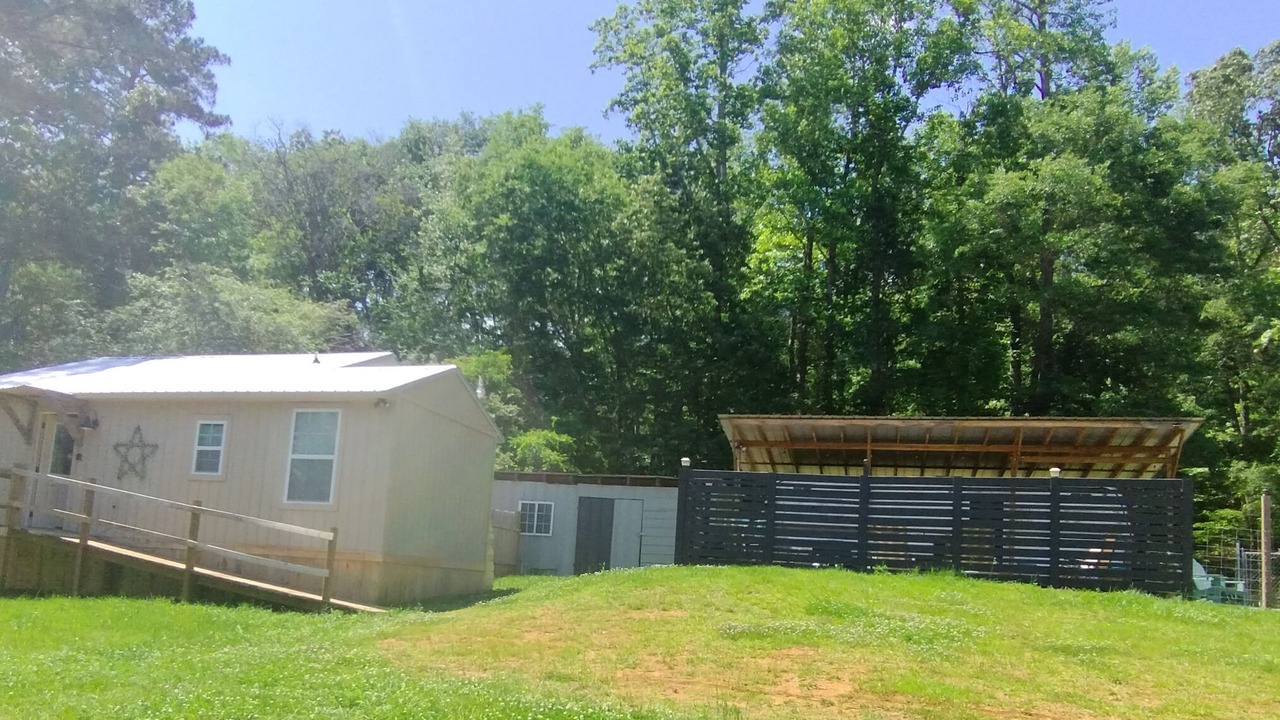 Photo of Outdoor in Gallant
