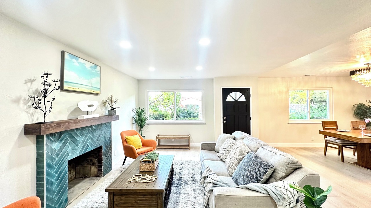 Photo of Livingroom in Shoreline West