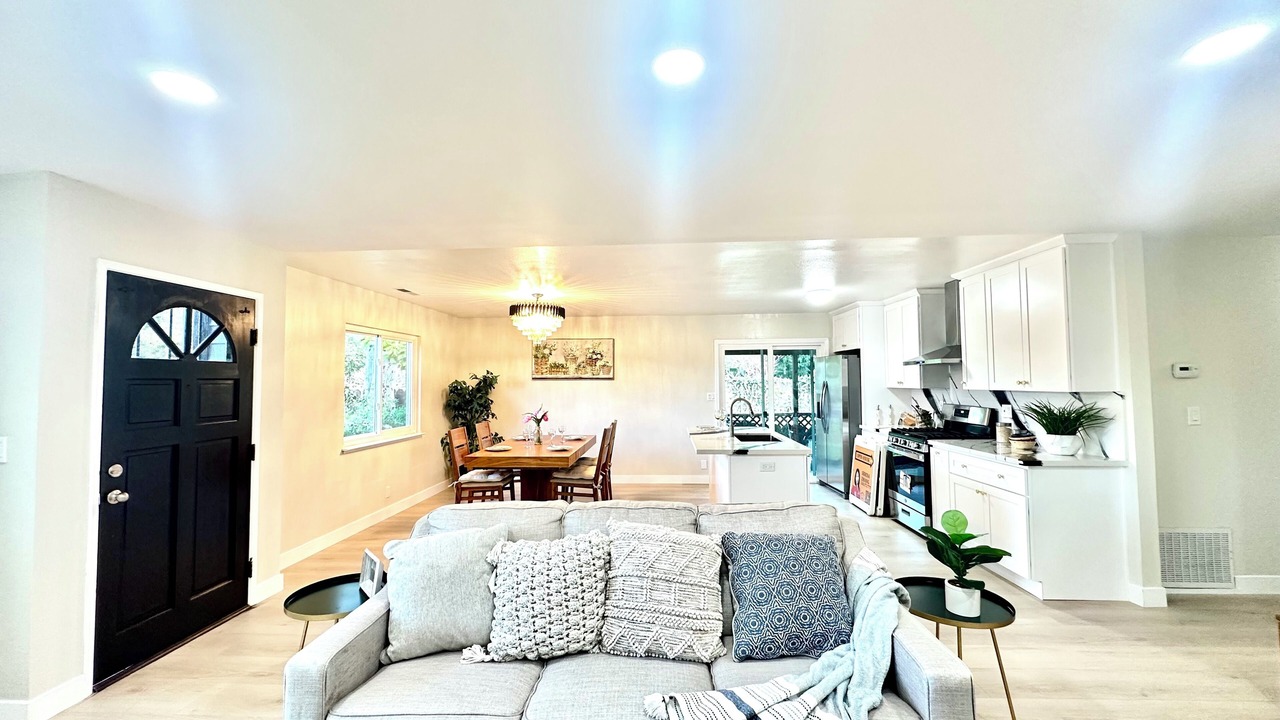 Photo of Livingroom in Shoreline West