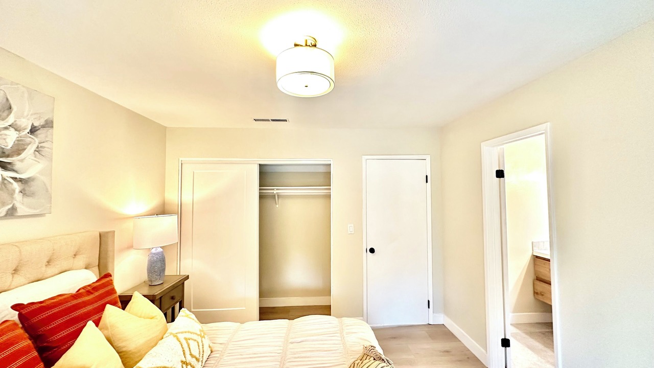 Photo of Bedroom in Shoreline West