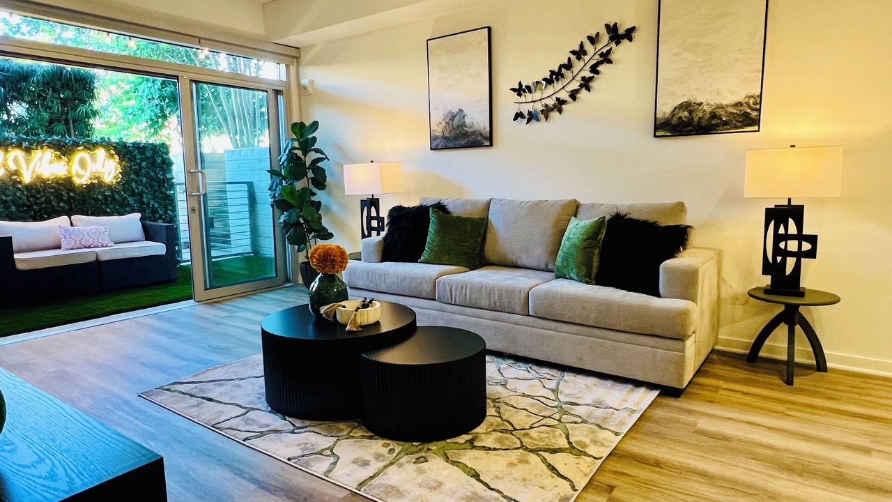 Photo of Livingroom in Mid City