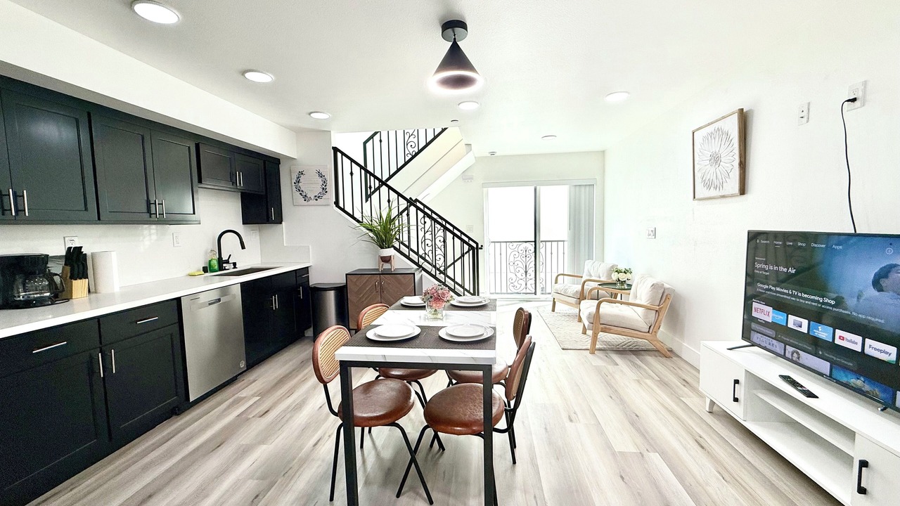 Photo of Livingroom in Van Nuys