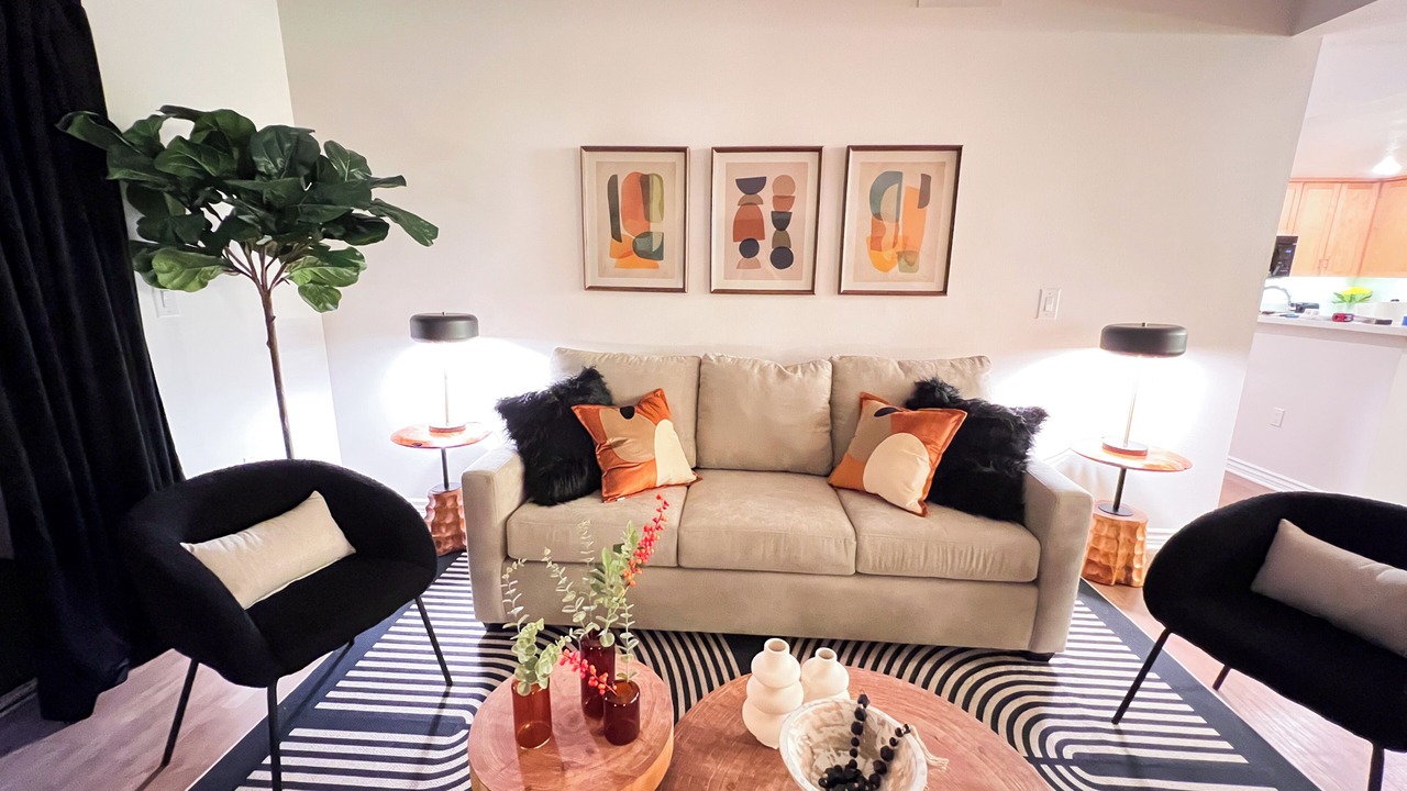 Photo of Livingroom in Encino