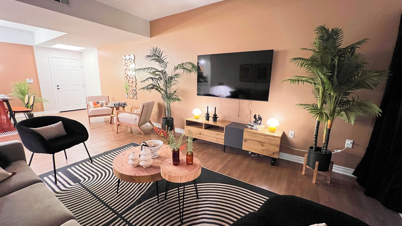 Photo of Livingroom in Encino