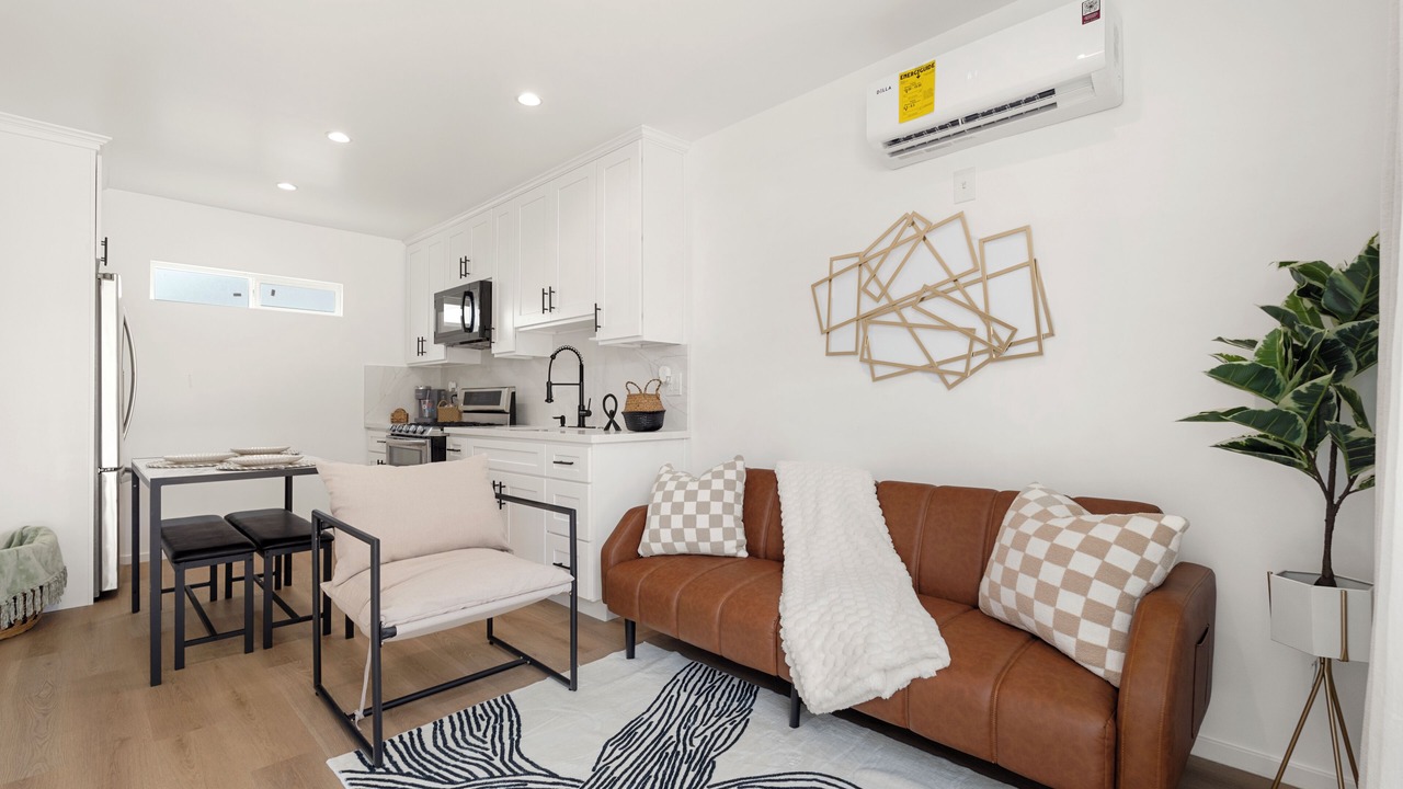 Photo of Livingroom in South Montebello