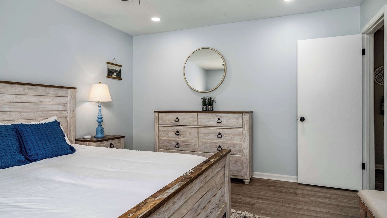 Photo of Bedroom in Northport