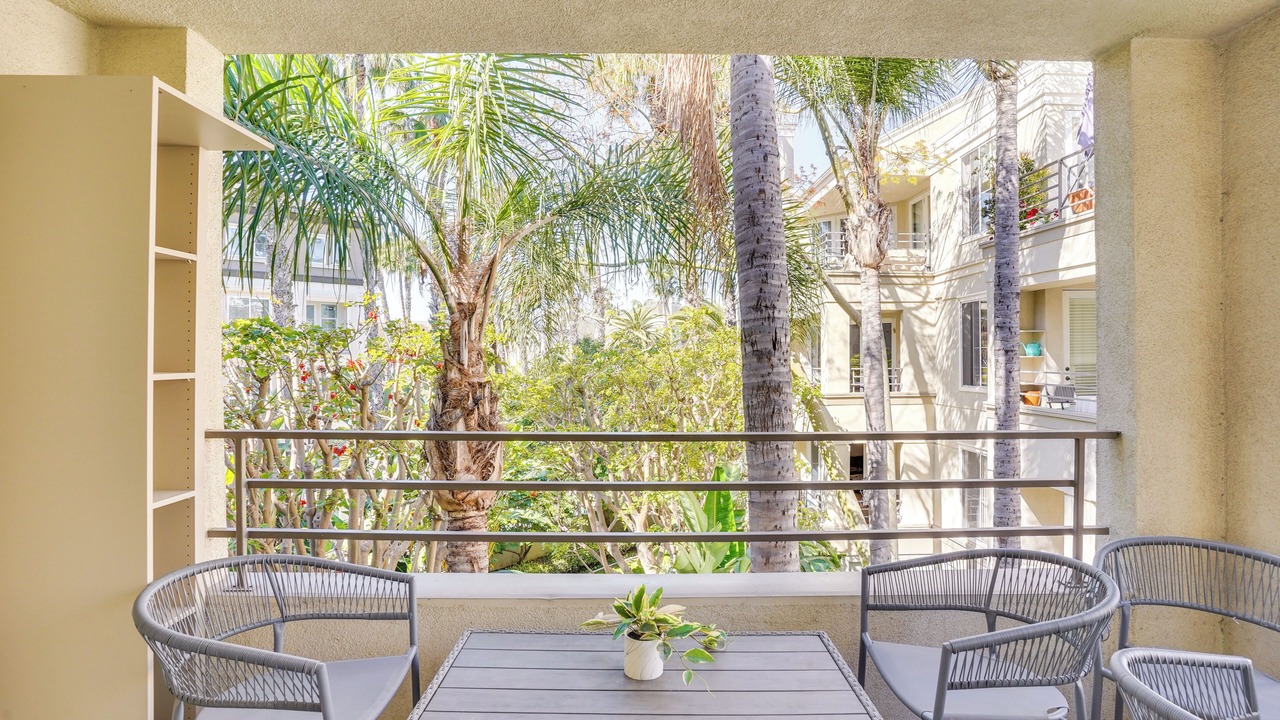 Photo of Patio Balcony in Airport Area