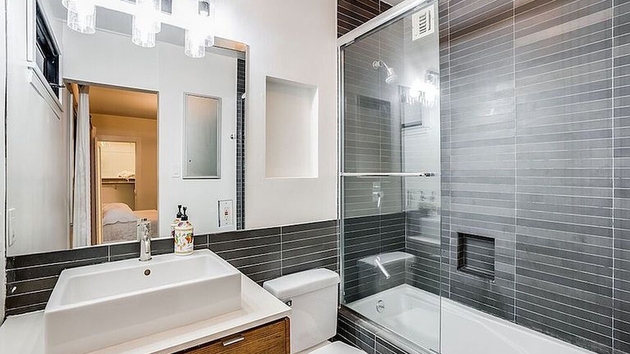 Photo of Bathroom in Fairfax District