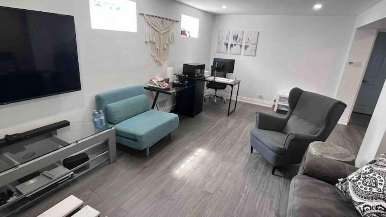 Photo of Livingroom in Clarkson-Lorne Park