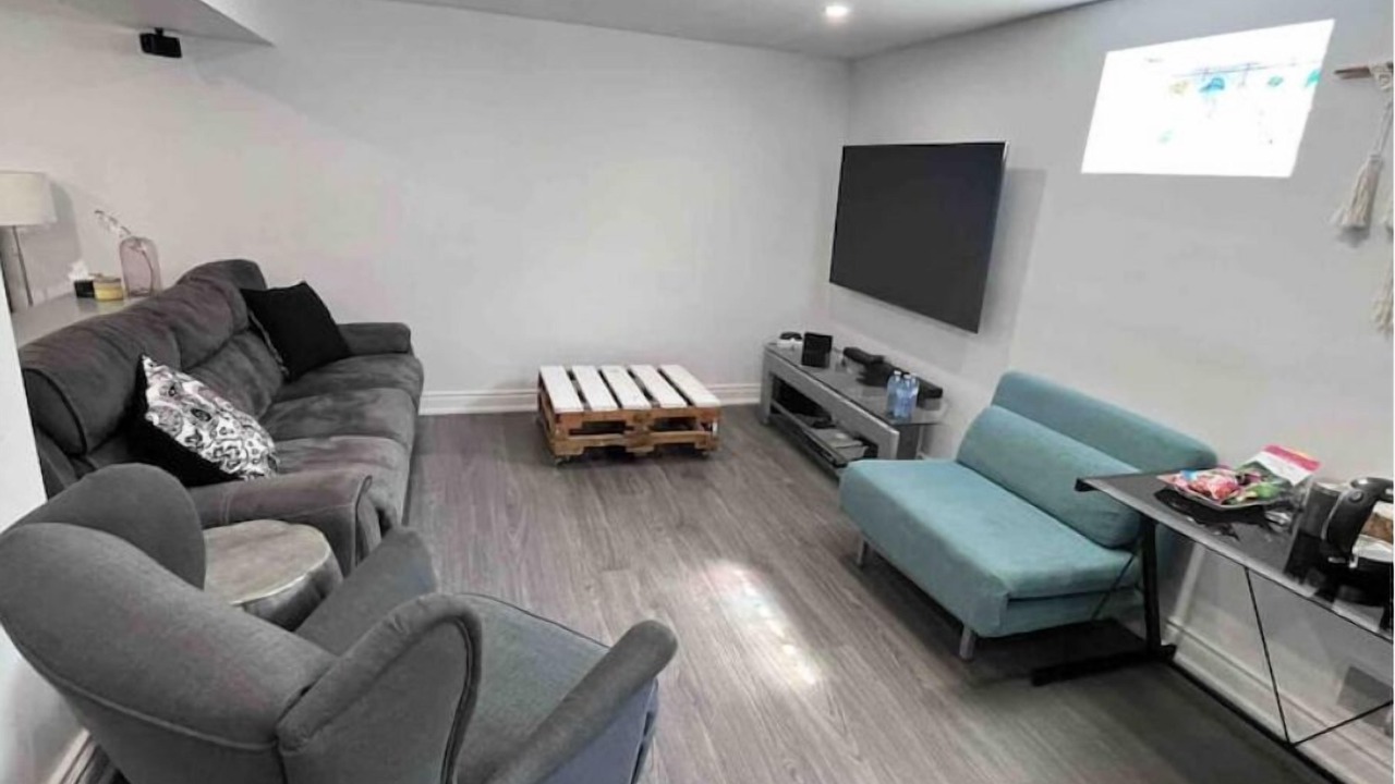 Photo of Livingroom in Clarkson-Lorne Park