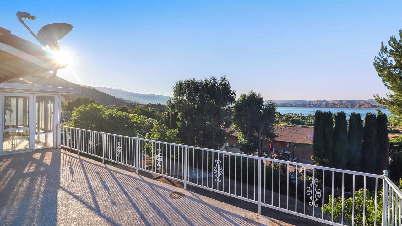 Photo of Patio Balcony in Lakeland Village