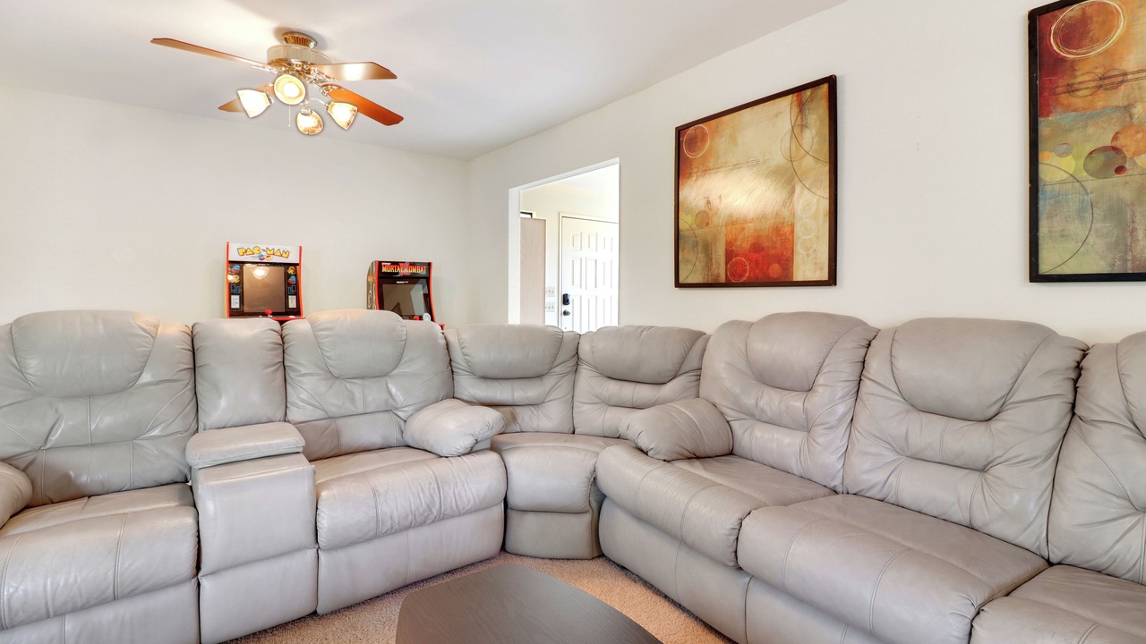Photo of Livingroom in Lakeland Village