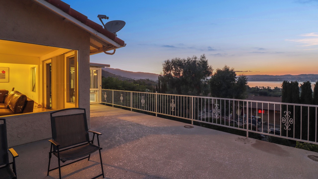 Photo of Patio Balcony in Lakeland Village