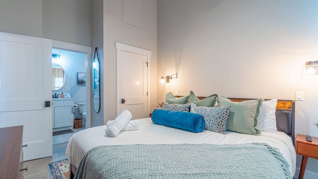 Photo of Bedroom in Lincoln Park