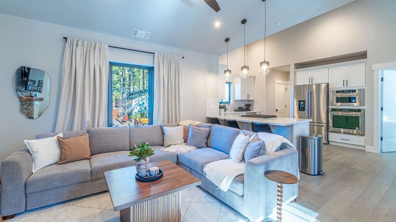 Photo of Livingroom in Lincoln Park