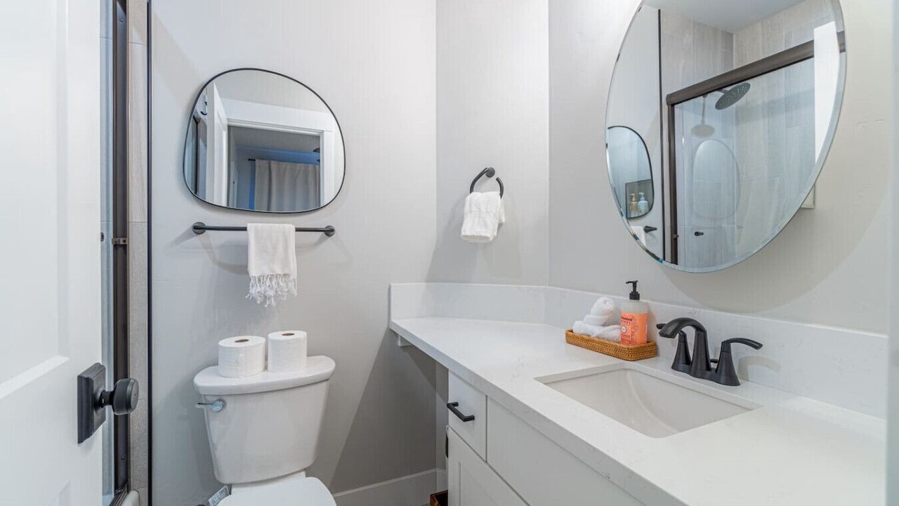 Photo of Bathroom in Lincoln Park