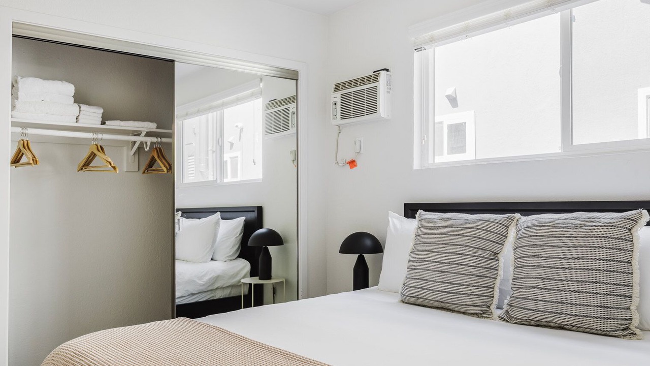 Photo of Bedroom in Mar Vista