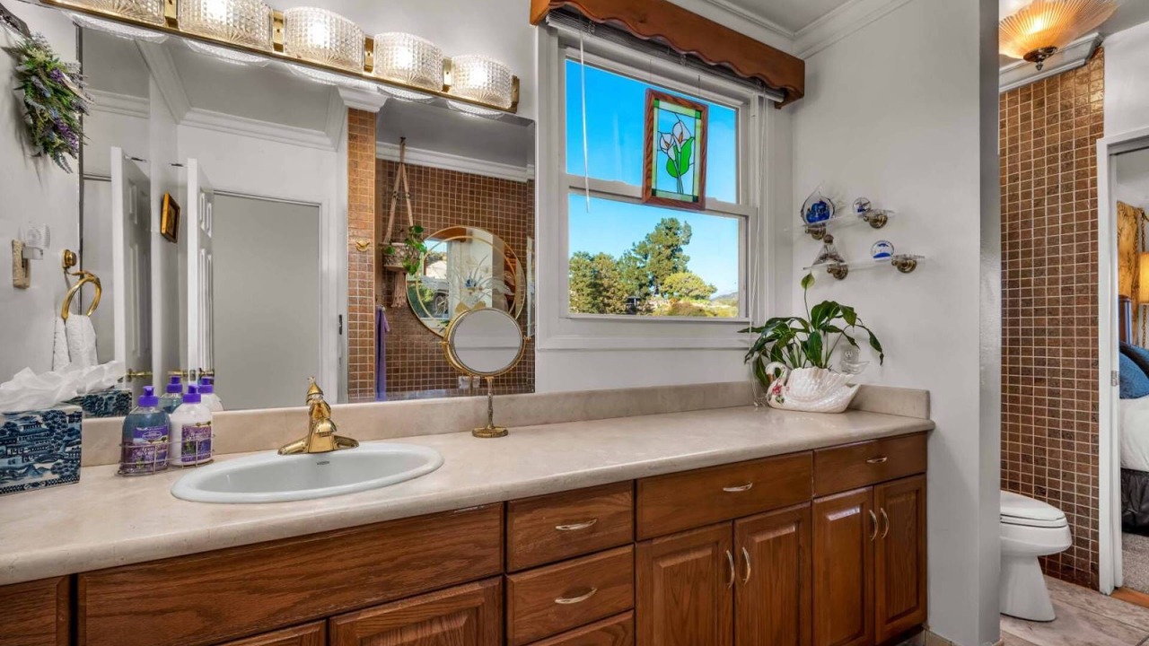 Photo of Bathroom in Hollywoodland