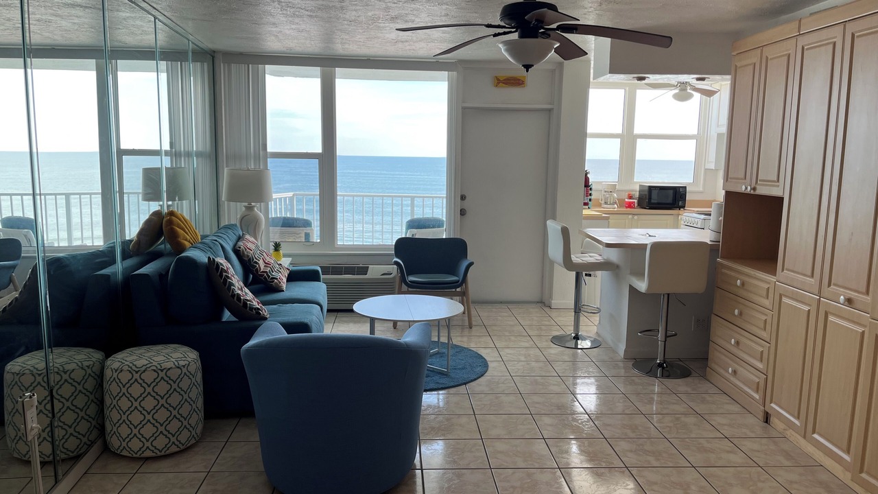Photo of Livingroom in East Daytona