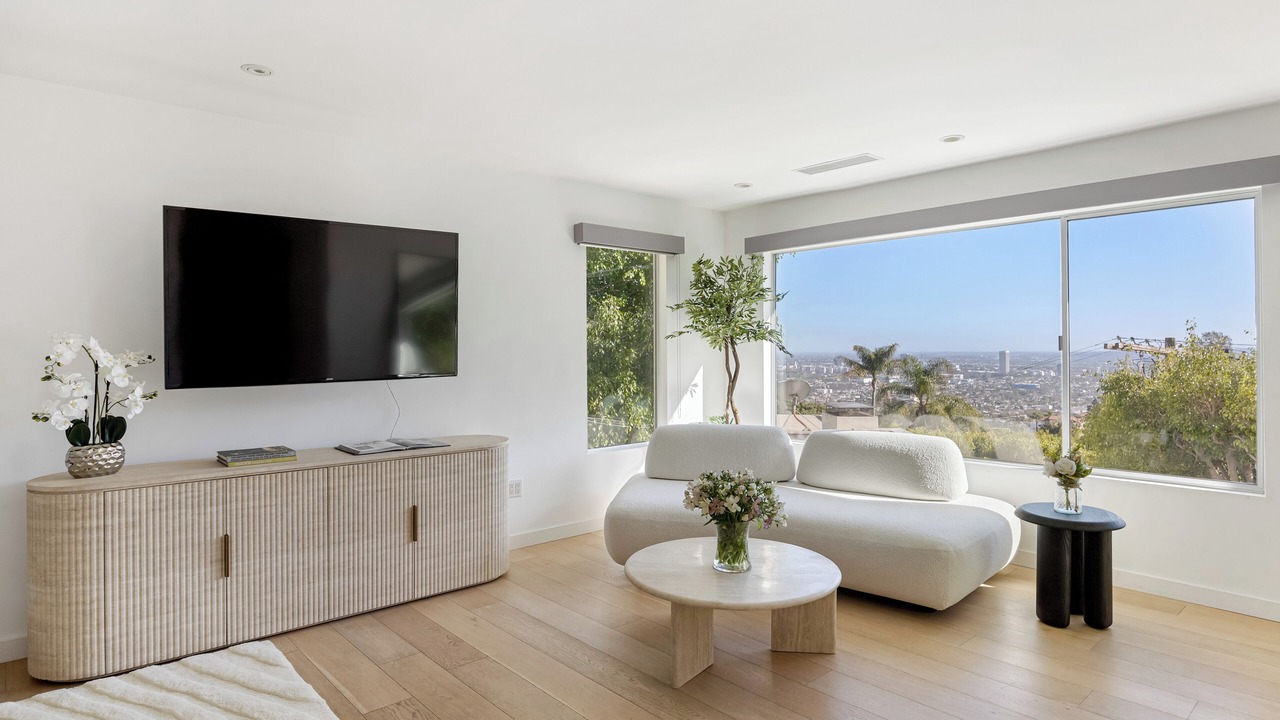 Photo of Others in Hollywood Hills West