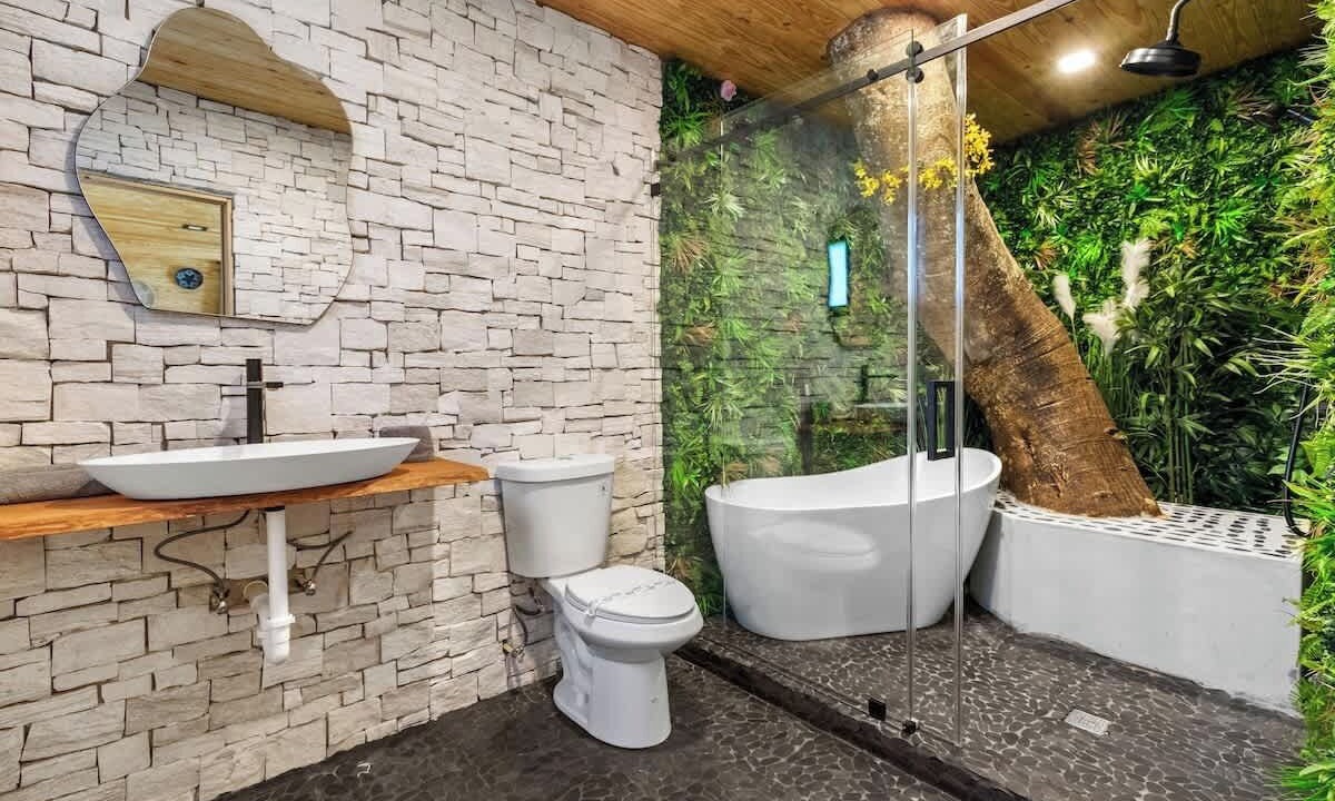 Photo of Bathroom in Golden Glades