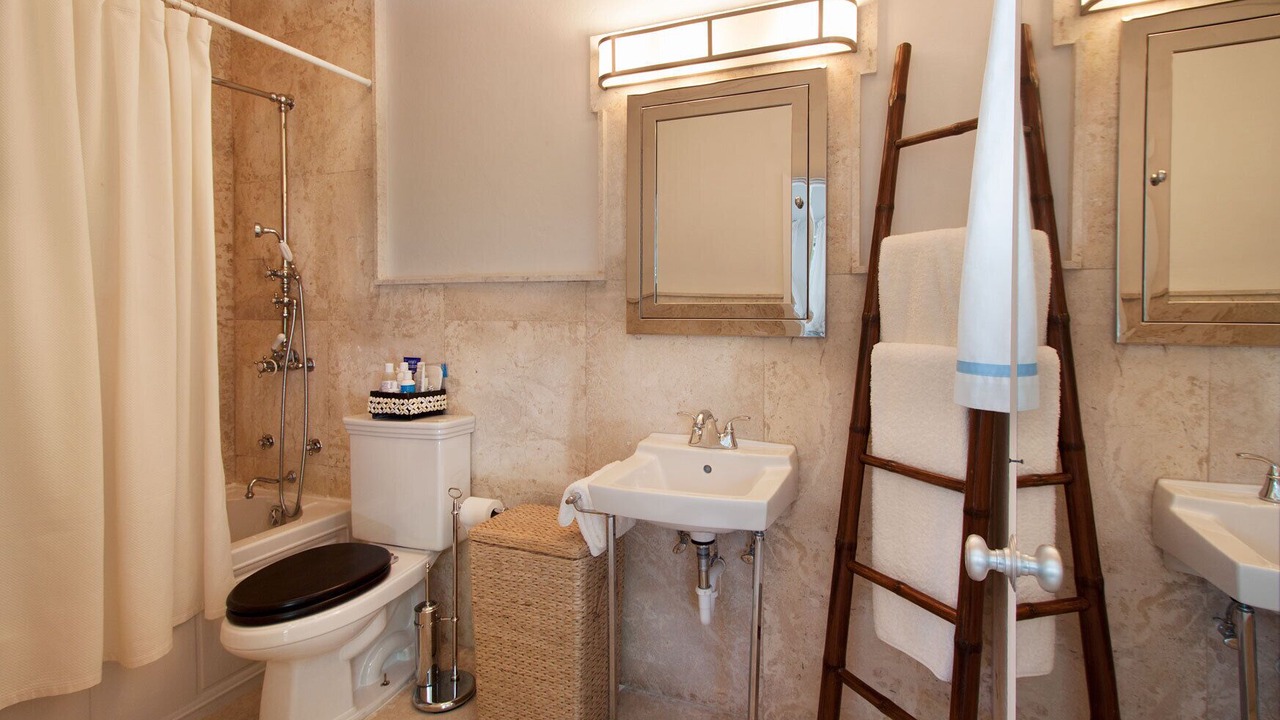 Photo of Bathroom in Dunmore Town