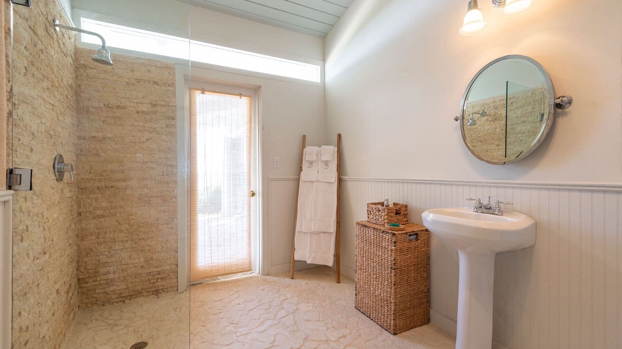 Photo of Bathroom in Dunmore Town