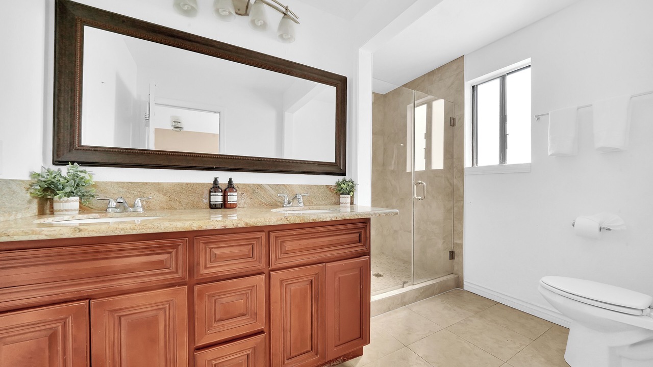 Photo of Bathroom in Midway City
