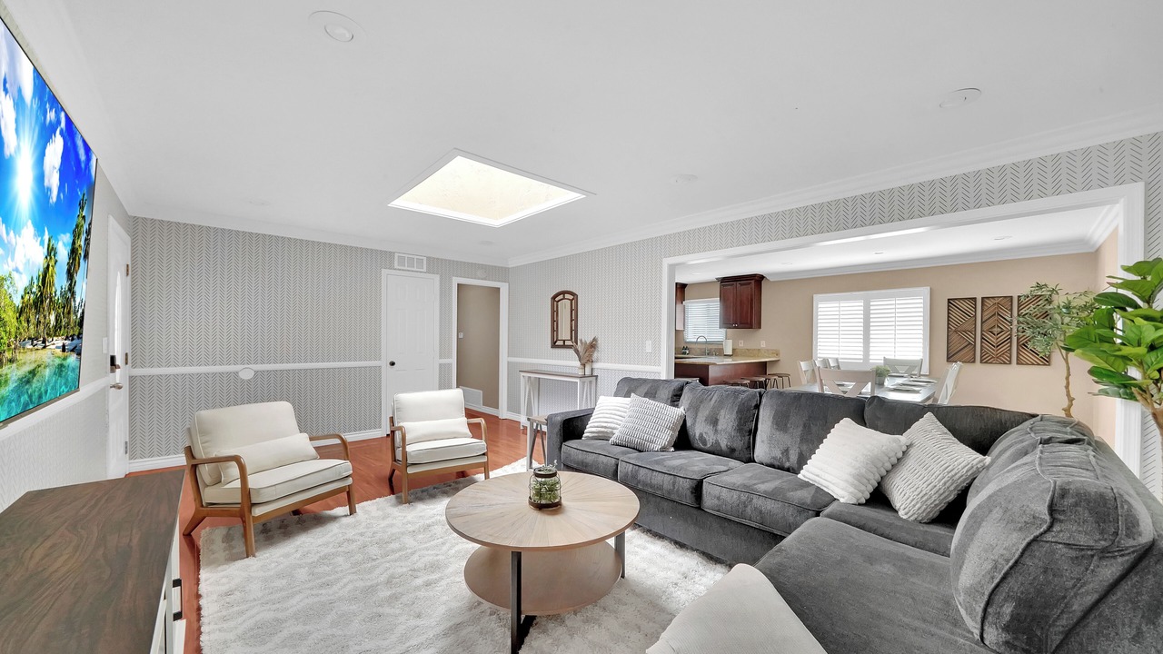 Photo of Livingroom in Midway City