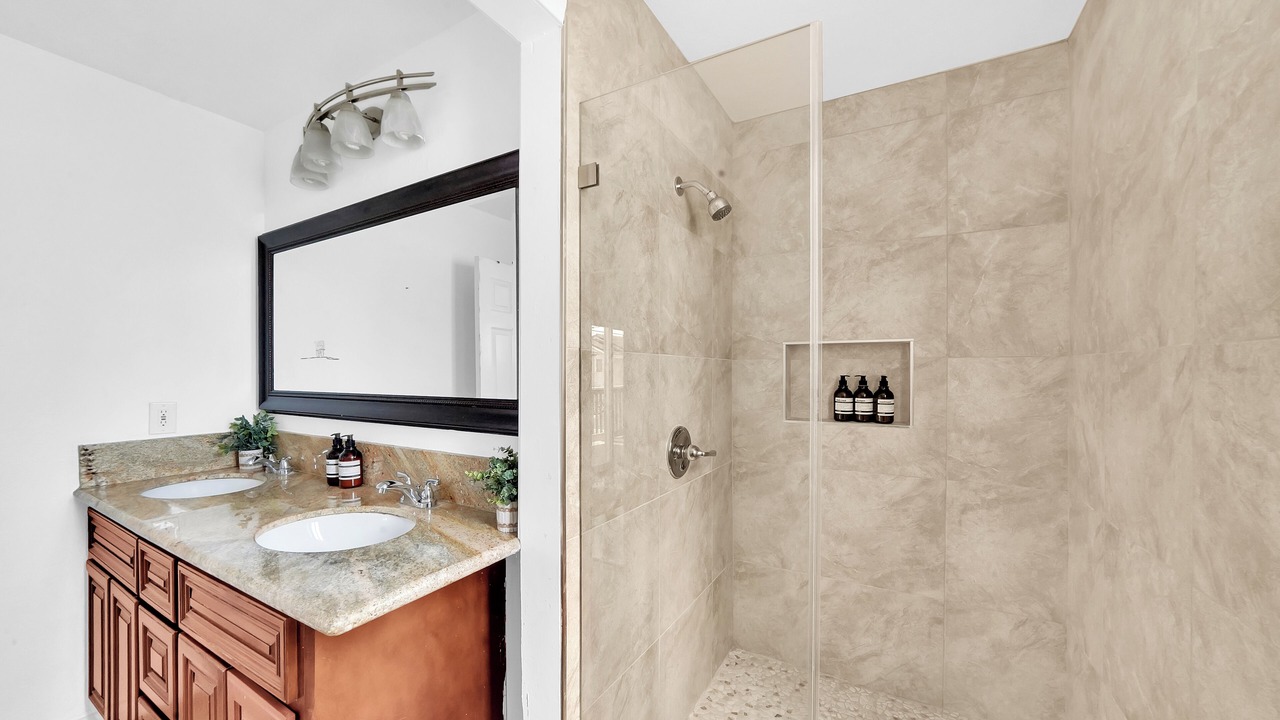 Photo of Bathroom in Midway City