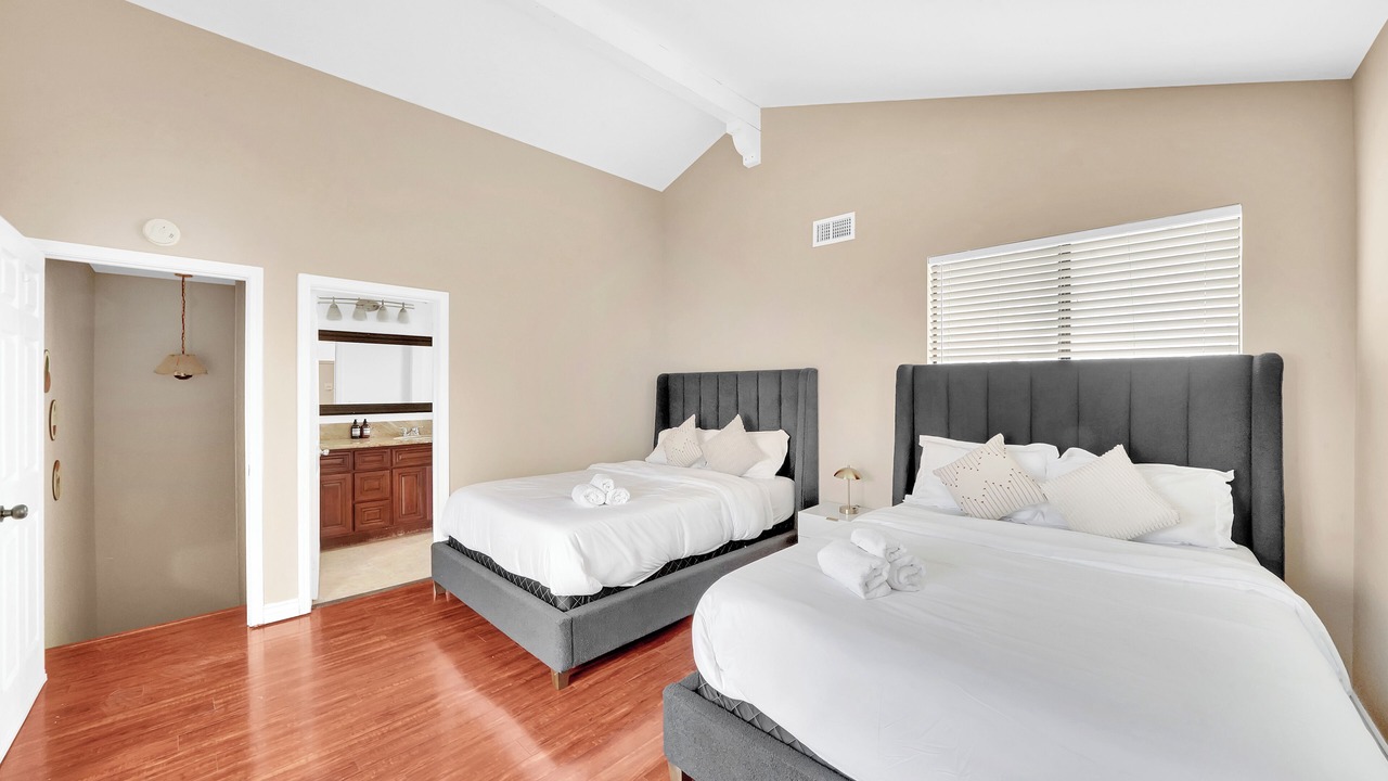 Photo of Bedroom in Midway City