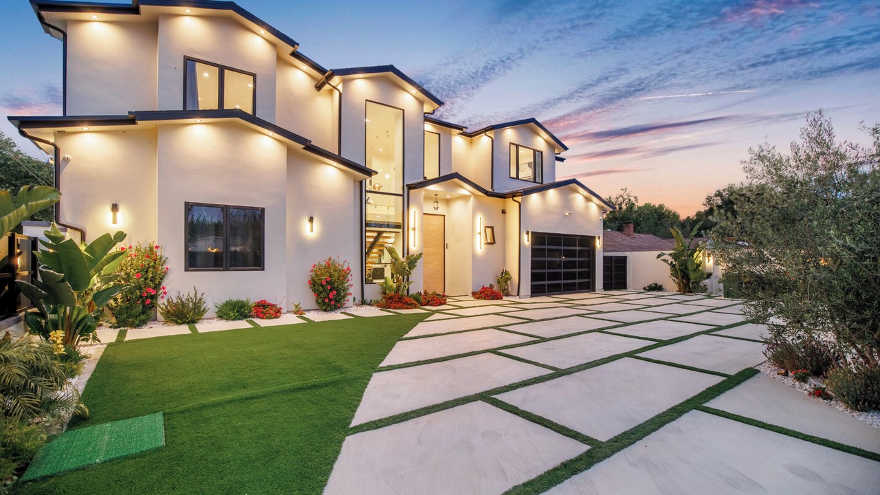 Photo of Outdoor in Woodland Hills
