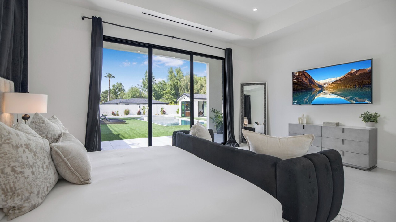 Photo of Bedroom in Woodland Hills