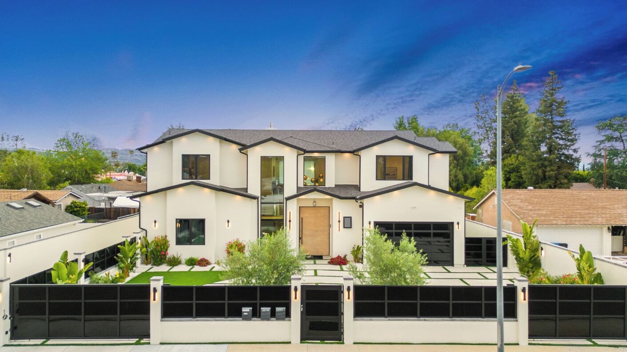 Photo of Outdoor in Woodland Hills