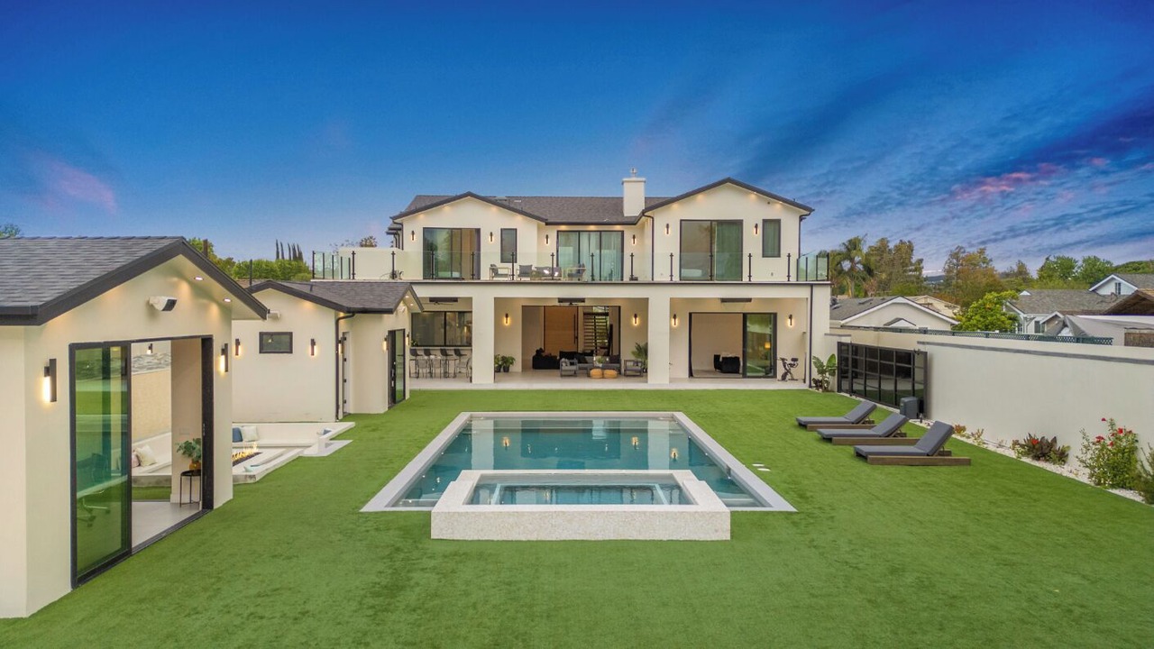Photo of Outdoor in Woodland Hills