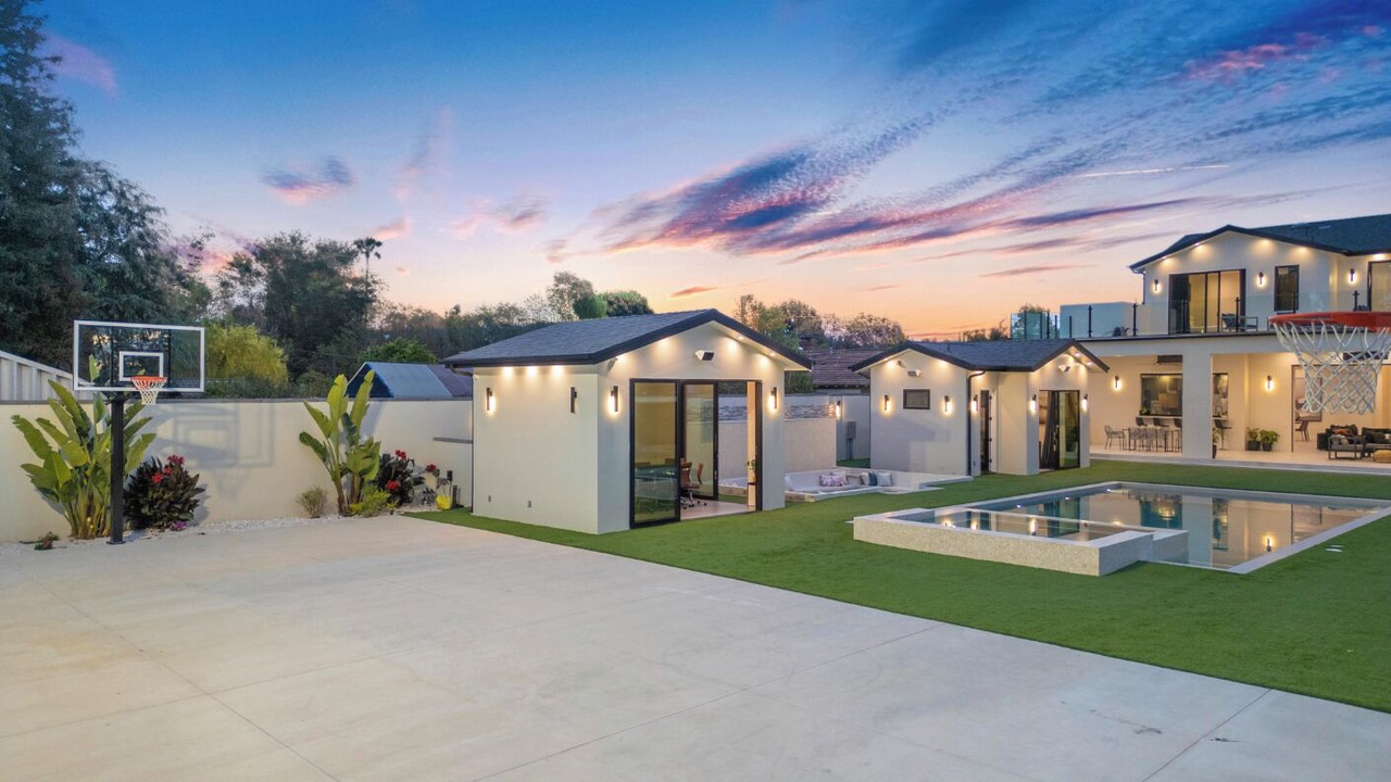 Photo of Outdoor in Woodland Hills
