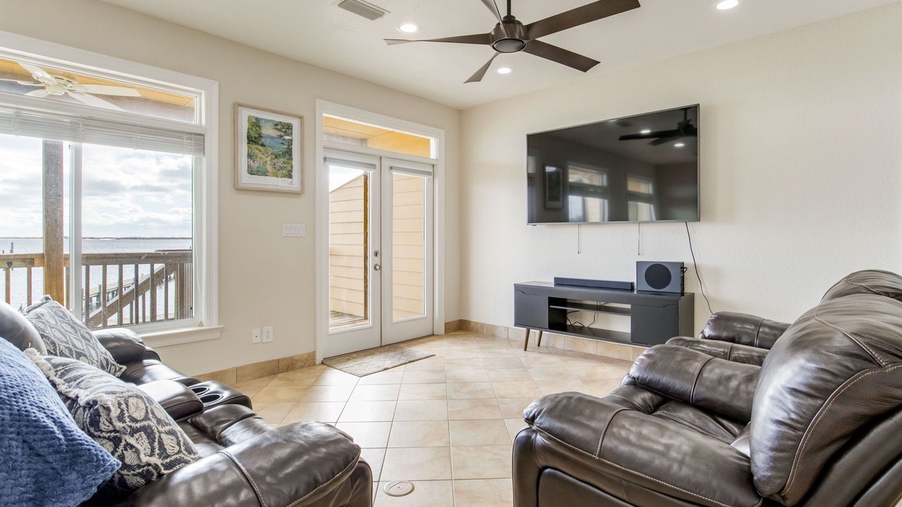Photo of Livingroom in Ono Island