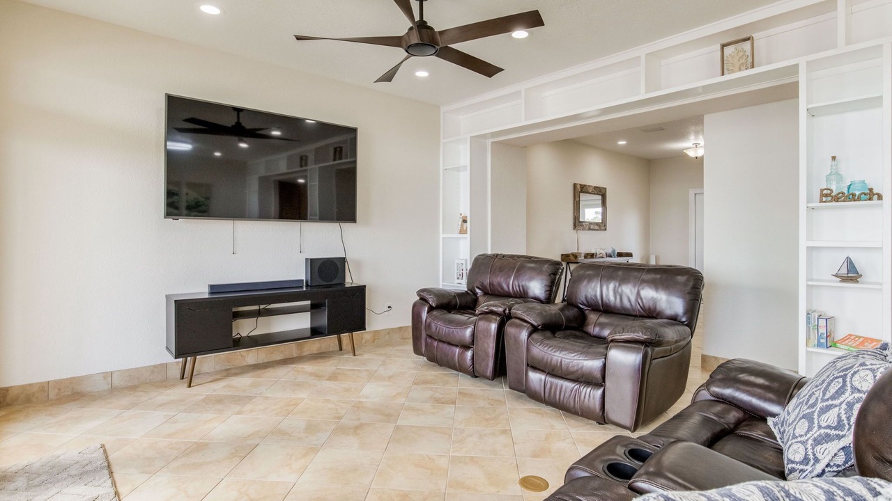 Photo of Livingroom in Ono Island