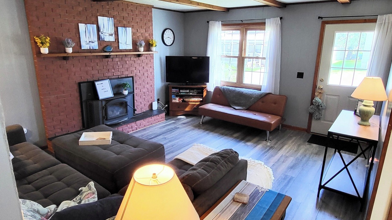 Photo of Livingroom in Edinboro