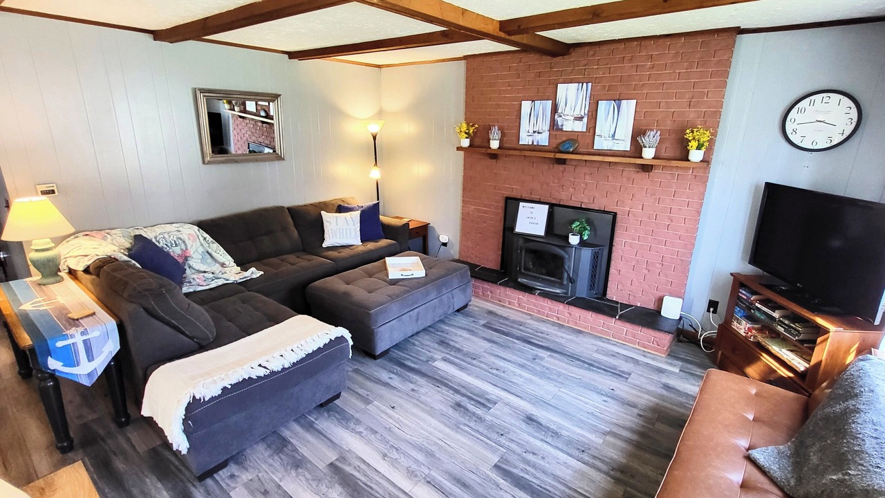 Photo of Livingroom in Edinboro