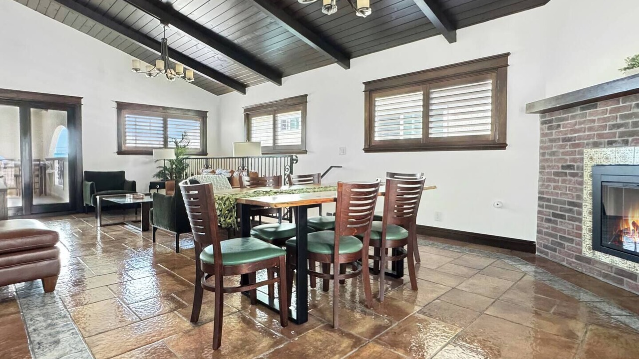 Photo of Livingroom in Silver Strand