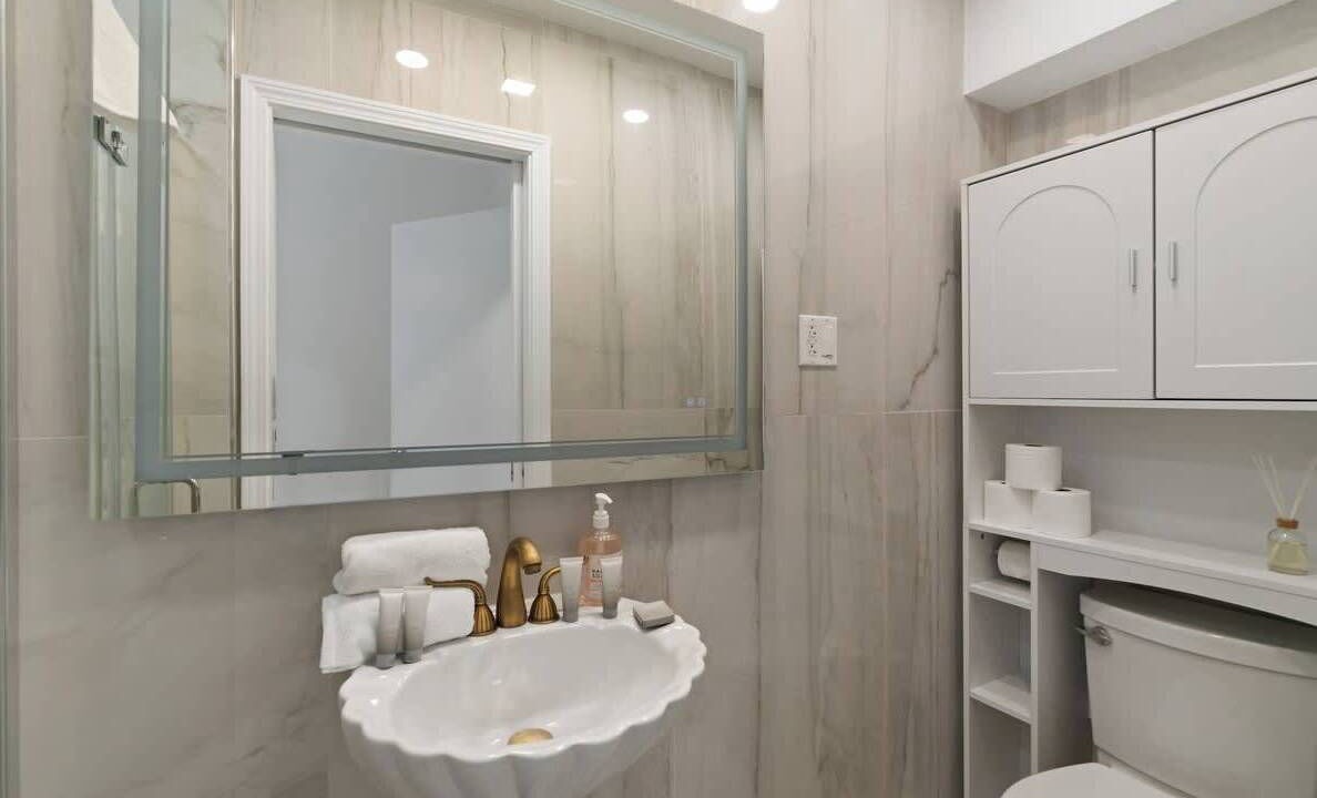 Photo of Bathroom in Pico - Robertson