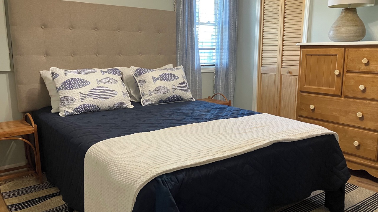 Photo of Bedroom in Lake Erie Beach
