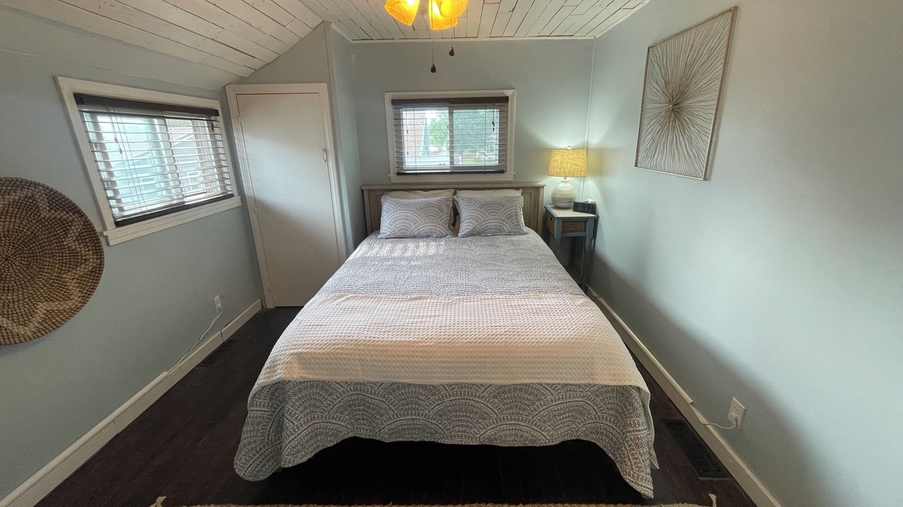 Photo of Bedroom in Lake Erie Beach