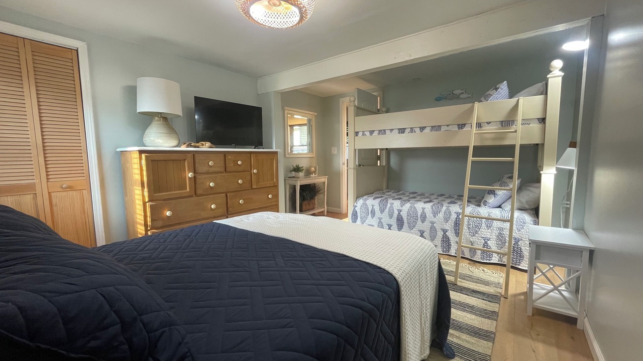 Photo of Bedroom in Lake Erie Beach