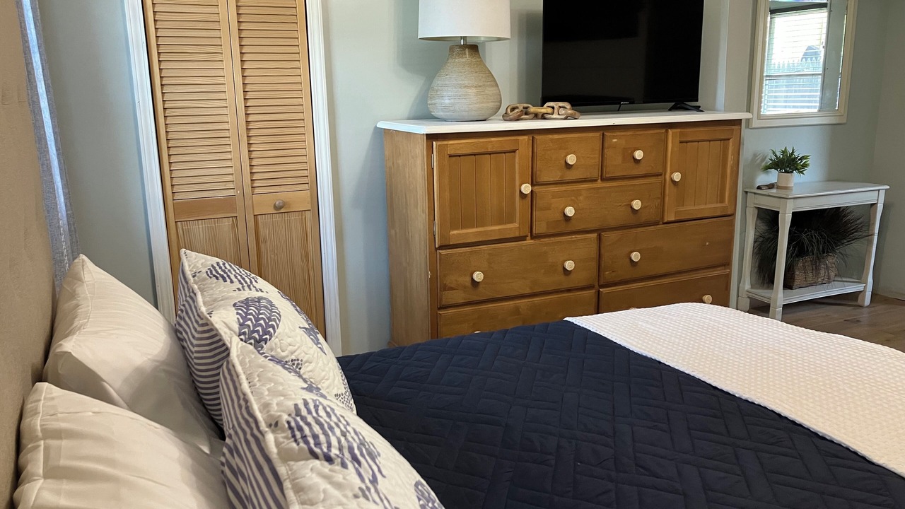 Photo of Bedroom in Lake Erie Beach