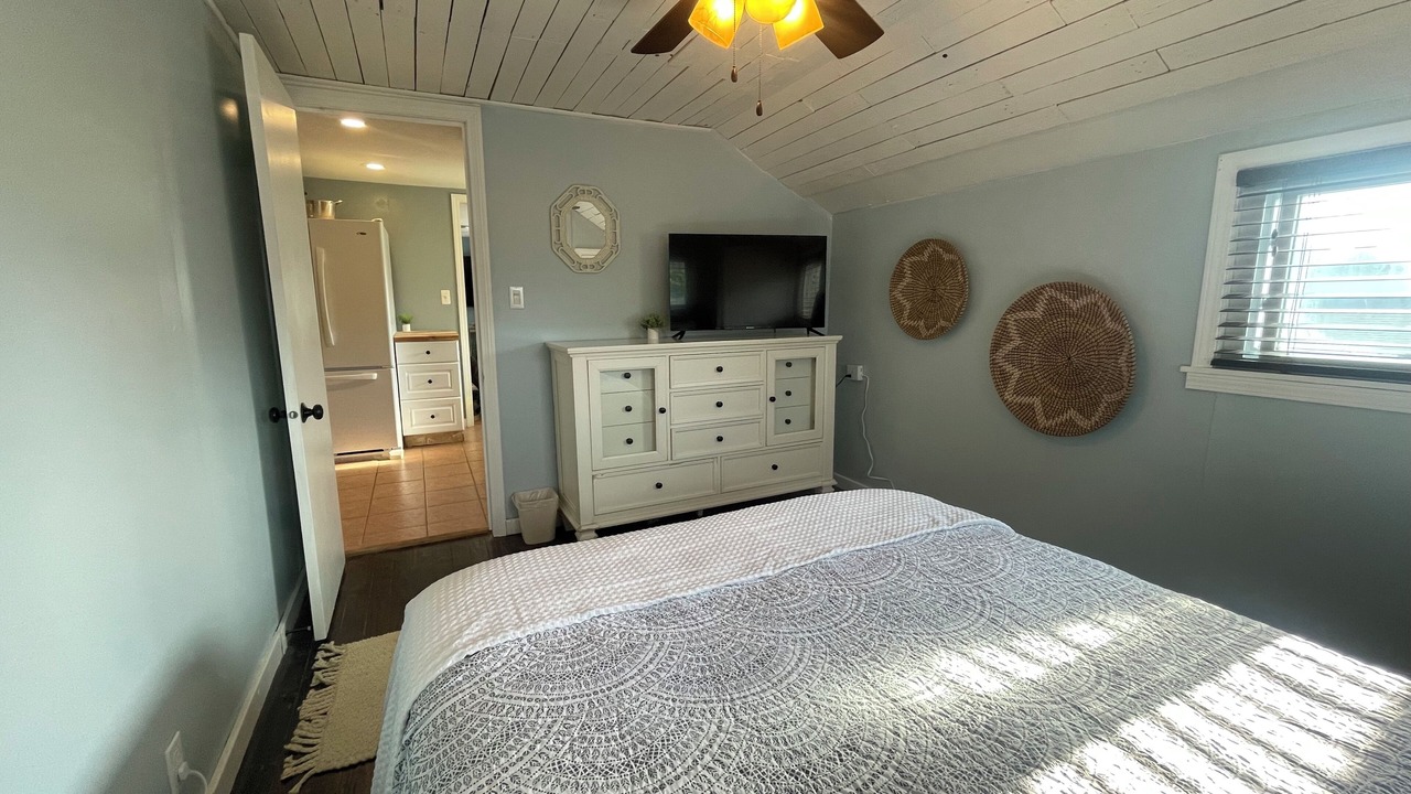 Photo of Bedroom in Lake Erie Beach